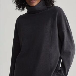 Varley Rainer roll neck top pullover. Size small.